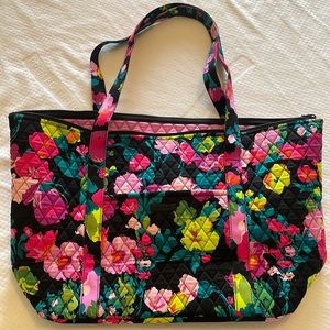 Vet Bradley tote in excellent condition.